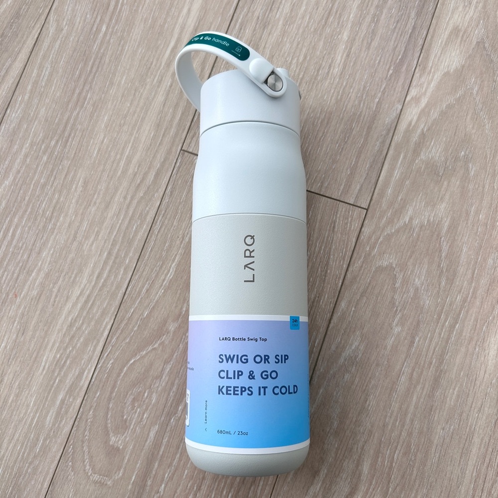 NWT LARQ Bottle with Swig Top 23 oz